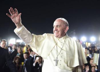 Papa Francisco exhorta detener ataques contra Ucrania