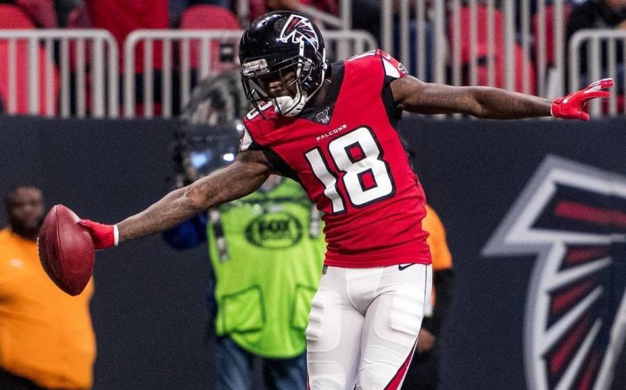 Calvin Ridley, de los Falcons, suspendido la temporada 2022 por apostar