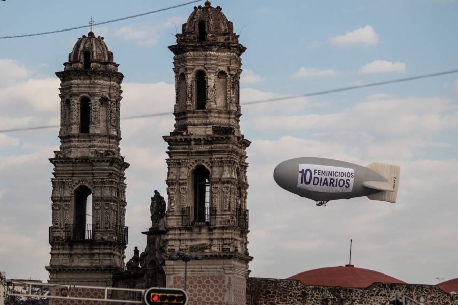 Zeppelin en CDMX visibiliza violencia contra las mujeres