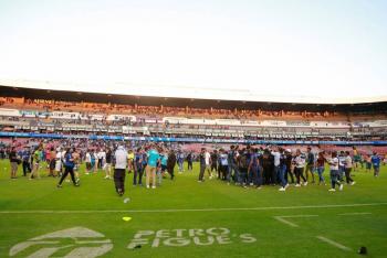 Dan de alta a 19 aficionados tras ri&ntilde;a en el Quer&eacute;taro-Atlas
