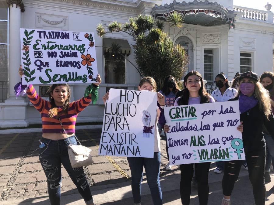 En Jalisco, más de 2 mil mujeres se manifiestan contra la violencia de género