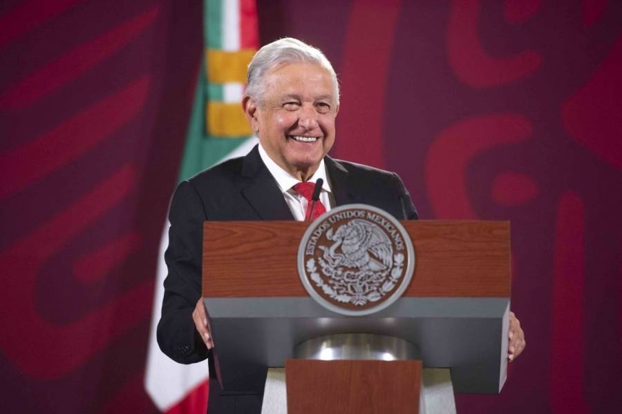 Lucha por la igualdad de las mujeres, inició en Revolución, dice AMLO