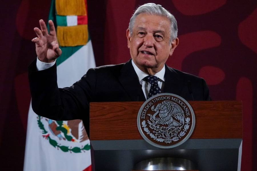 AMLO acusa espionaje a su gobierno