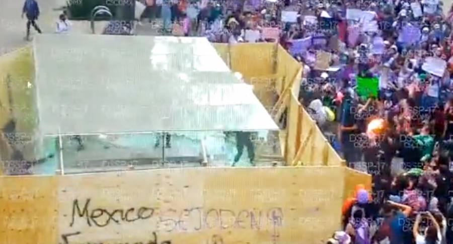 Tras caída de cristal en el Metro Hidalgo, trasladan a lesionadas a un hospital
