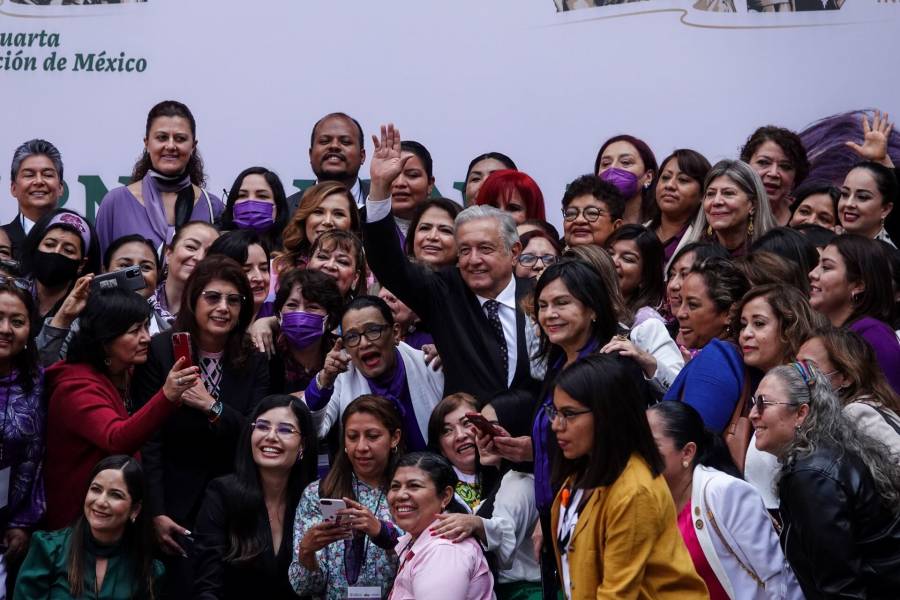 AMLO celebró que marcha del 8M transcurriera pacíficamente