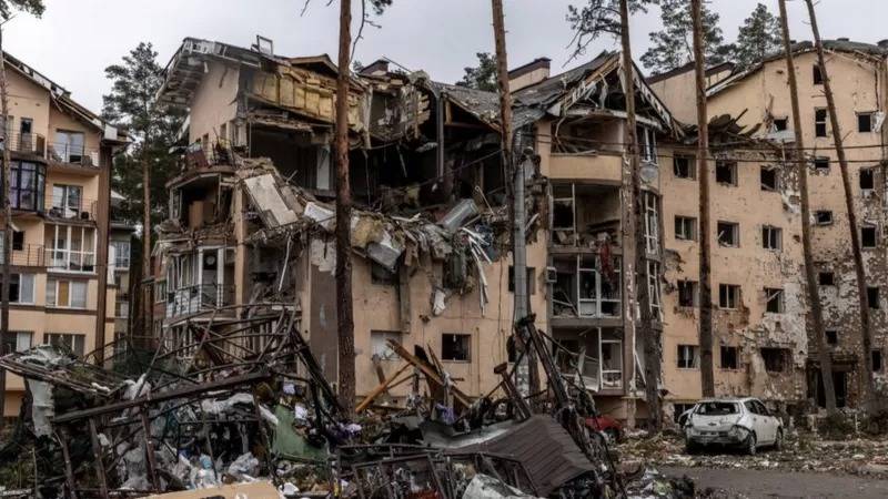 Una niña muere deshidratada en Ucrania en las ruinas de una casa bombardeada