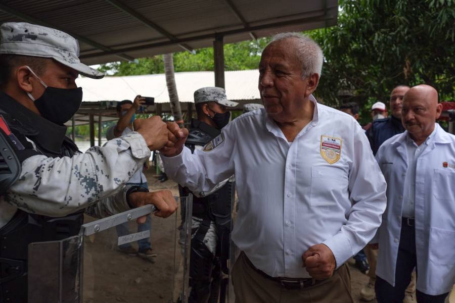 INM destituye a mil 800 agentes de migración por corrupción