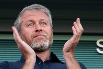 La Premier League retira a Abramovich el permiso de direcci&oacute;n del Chelsea