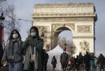 Francia se quita el cubrebocas y abandona el pasaporte sanitario