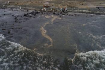 Tribunal proh&iacute;be salir de Per&uacute; a cuatro directivos de Repsol por derrame de crudo