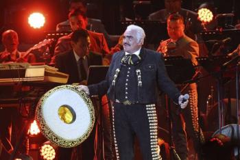 Televisa transmite serie sobre Vicente Fernández