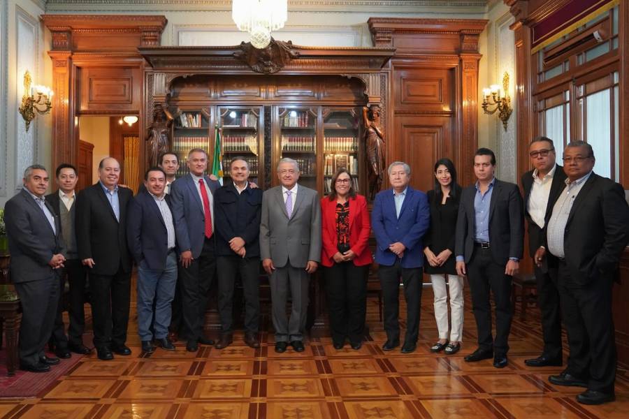 AMLO se reúne con gerentes de refinerías