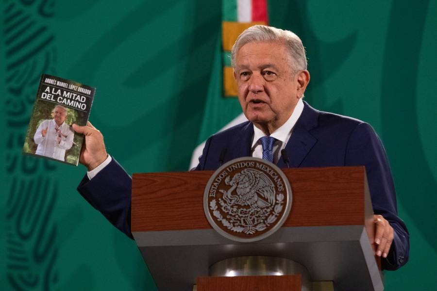 3 mdp para AMLO por regalías de su libro