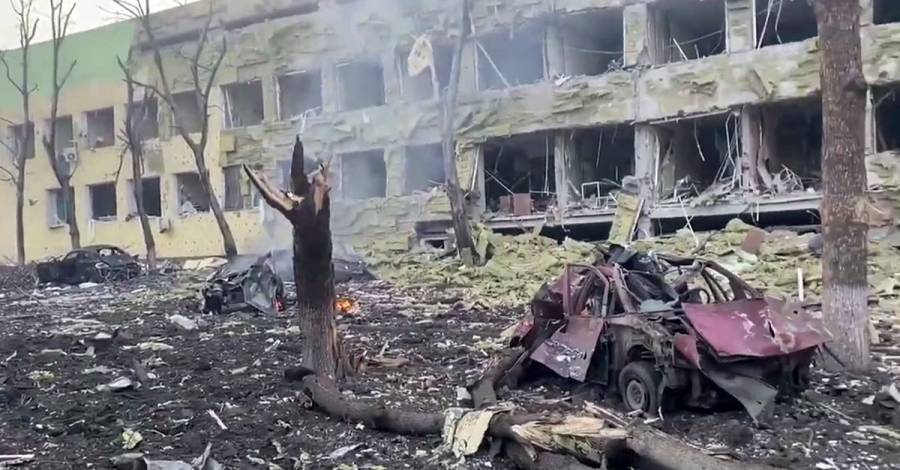 Rusia bombardea teatro de Mariúpol donde había cientos de refugiados civiles