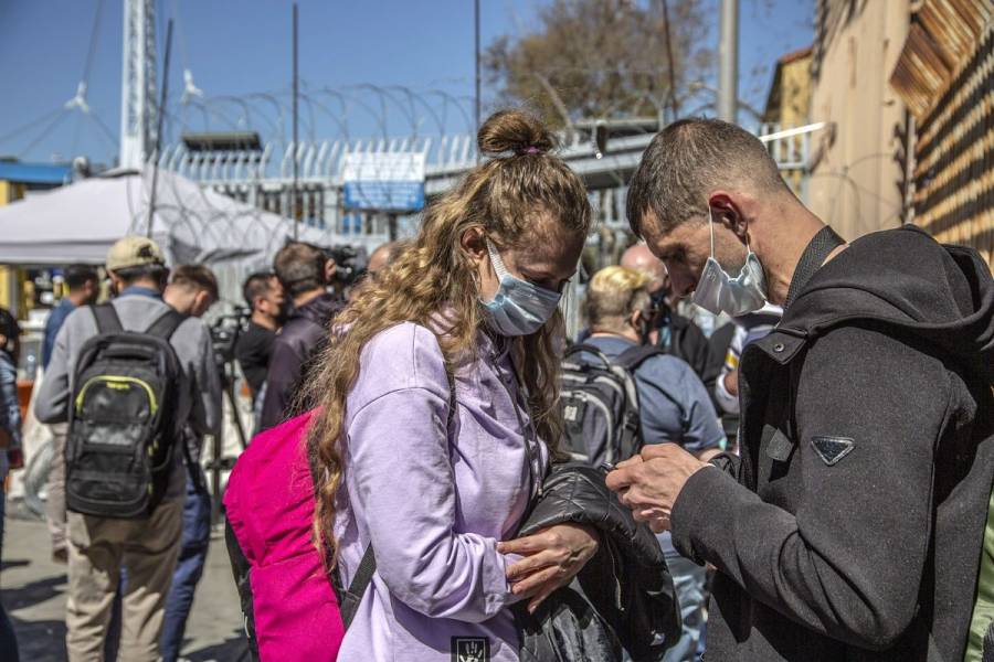 Migrantes rusos y ucranianos acampan en Tijuana; buscan asilo en EEUU