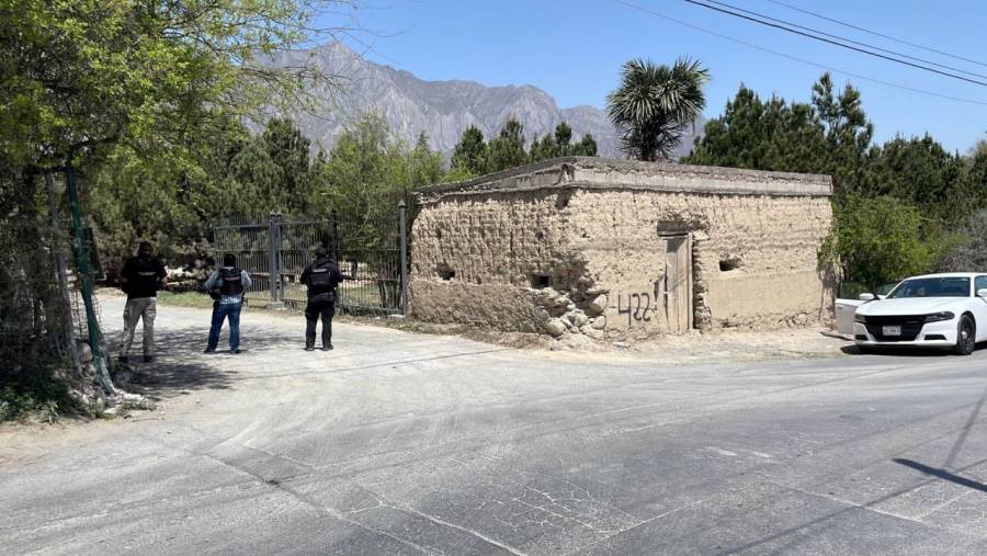 Catean casa de “El Bronco” en Galeana; hallan dinero y armas