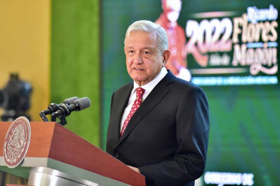 AMLO se burla de tweets contra AIFA