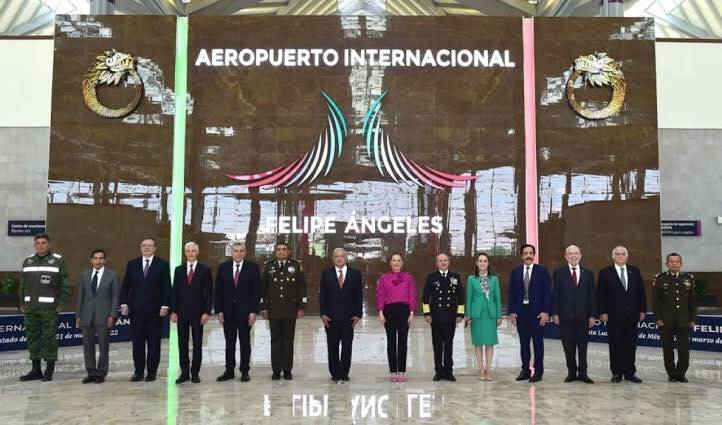 Con vanidad, militares entregan AIFA a AMLO