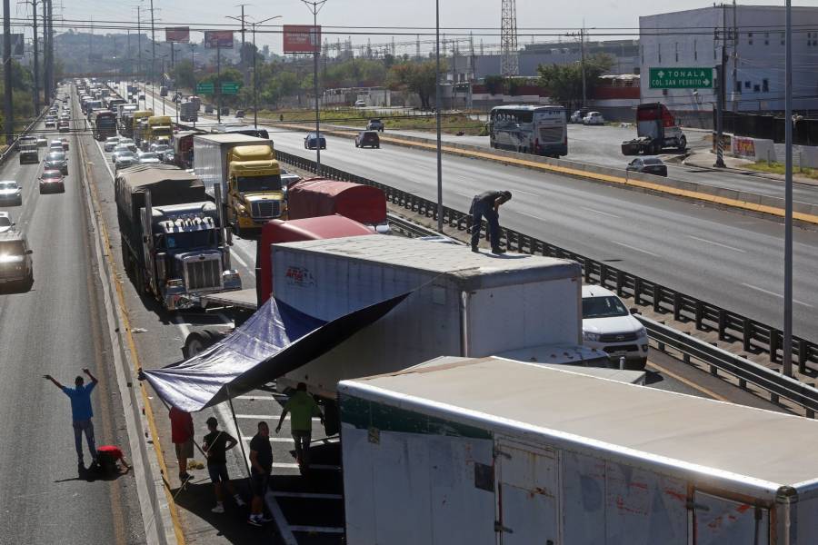 Tras 10 horas de paro nacional, transportistas llegan a acuerdo