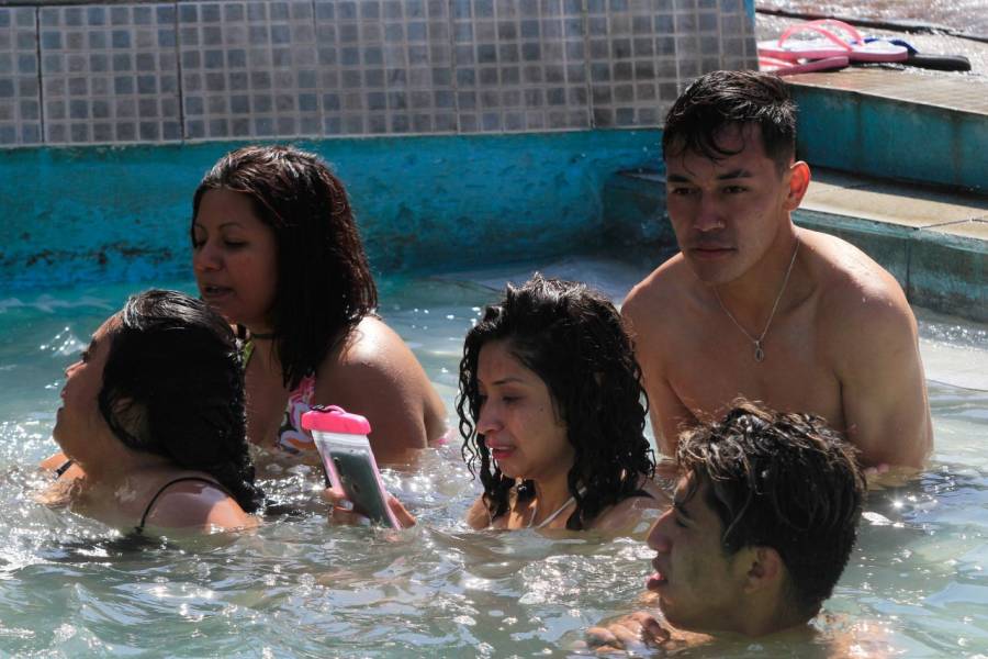 Monterrey cerrará albercas públicas por crisis de agua