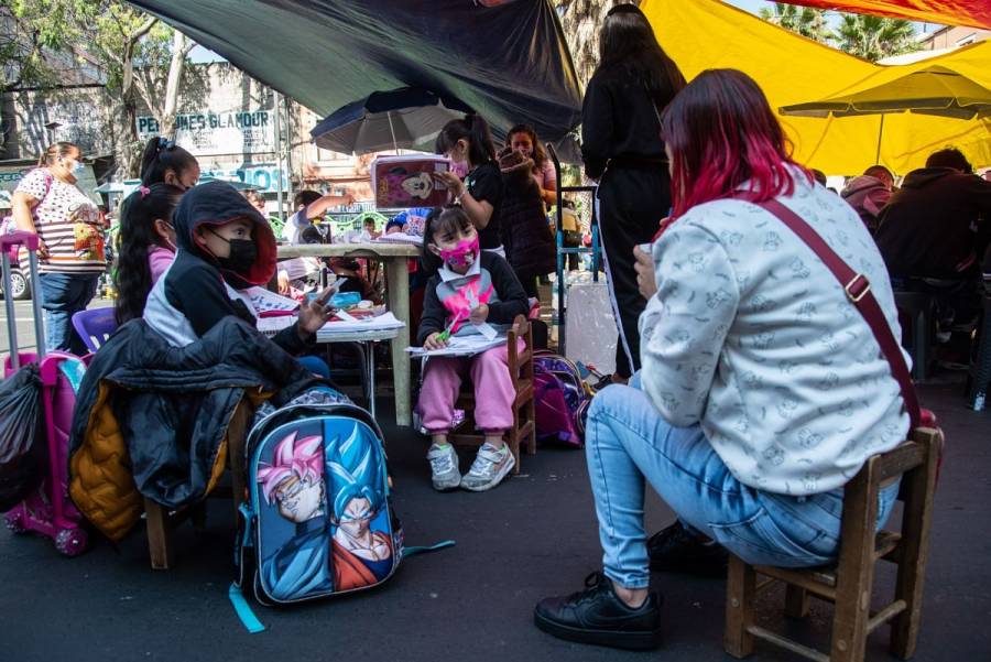 Estudiantes de primaria y padres de familia realizan nuevo bloqueo en Centro Histórico
