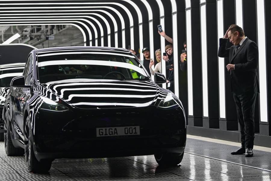 Elon Musk inaugura la primera planta de producci&oacute;n de Tesla en Europa