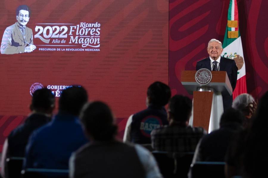 Hay campaña contra AIFA como antes con segundos pisos: AMLO