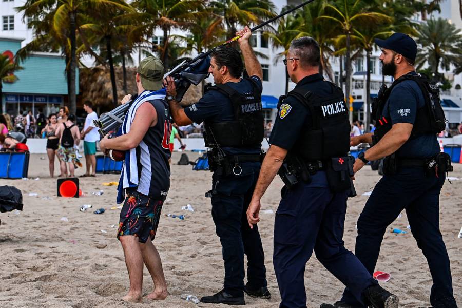 Miami Beach impone un toque de queda tras tiroteos durante el 