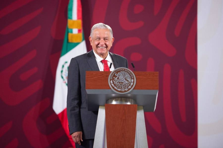 AMLO acusa de fifis a artistas contra Tren Maya