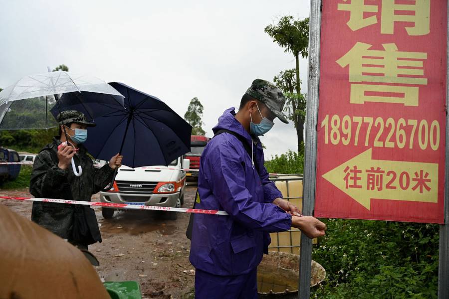 Encuentran una de las cajas negras del avión que se estrelló en China
