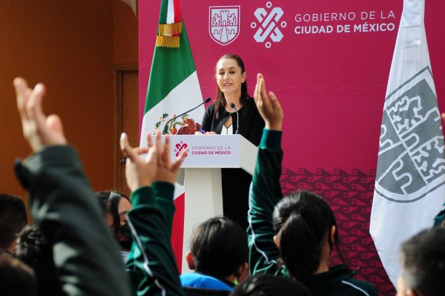 Sheinbaum acusa al INE de hacerle “marcaje personal” tras sanción por veda de consulta