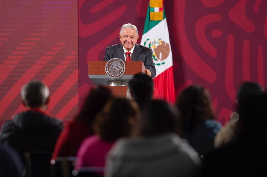 AMLO pide que haya local de tlayudas en AIFA