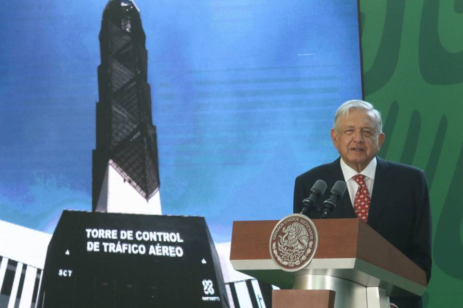 AMLO invita a detractores a conocer la torre de control de AIFA