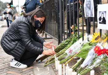 Fan&aacute;ticos rinden emotivo homenaje a Taylor Hawkins en Colombia tras su muerte