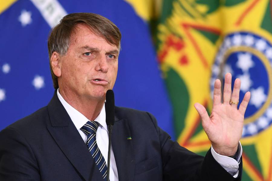 Bolsonaro ingresa en hospital para exámenes tras sentirse indispuesto