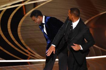 Will Smith pide disculpas a Chris Rock por haberlo agredido en los &Oacute;scar