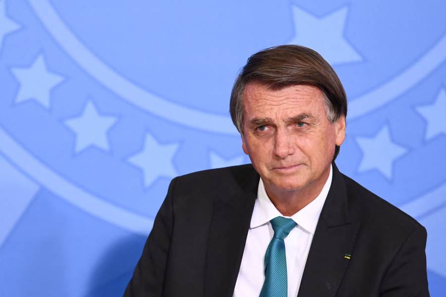 Tras pasar la noche del lunes hospitalizado, dan de alta a Bolsonaro