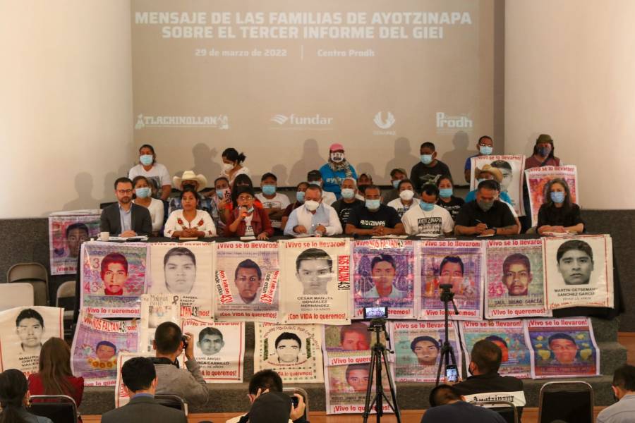 Padres de los 43 normalistas de Ayotzinapa, exigen la comparecencia de Peña Nieto