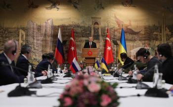 Rusia promete reducir su ofensiva en Kiev tras negociaciones 