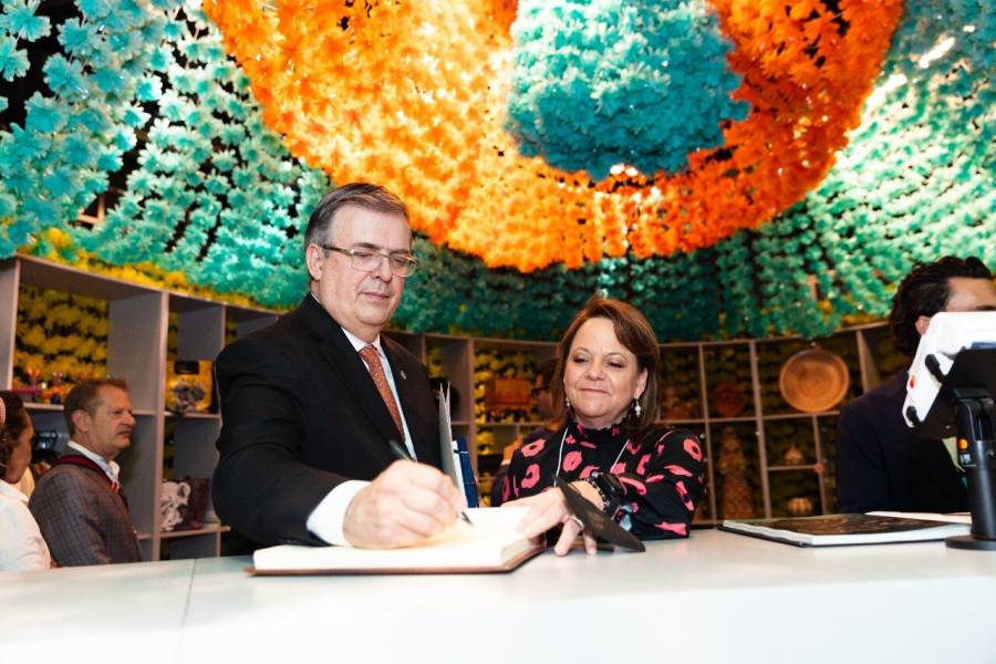 Ebrard pide que EU pruebe que en M&eacute;xico hay esp&iacute;as rusos
