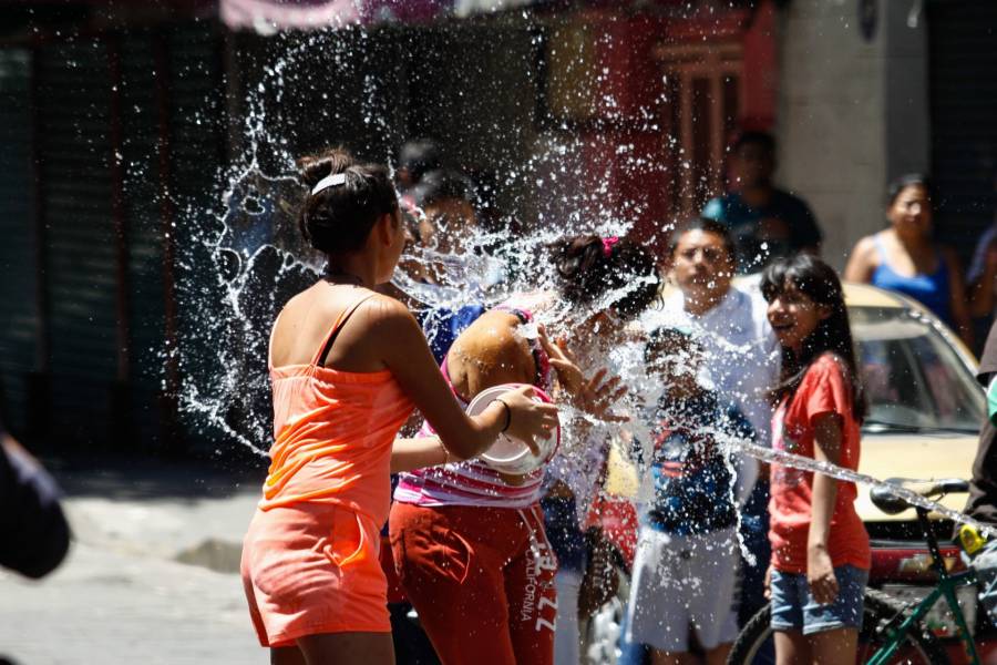 Pide Claudia Sheinbaum no desperdiciar agua el Sábado de Gloria