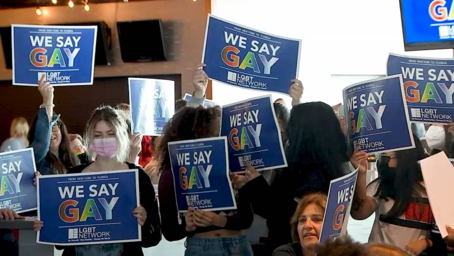 Alcalde de NY dijo que recibirán a quienes se sientan discriminados por la Ley “No digas gay”
