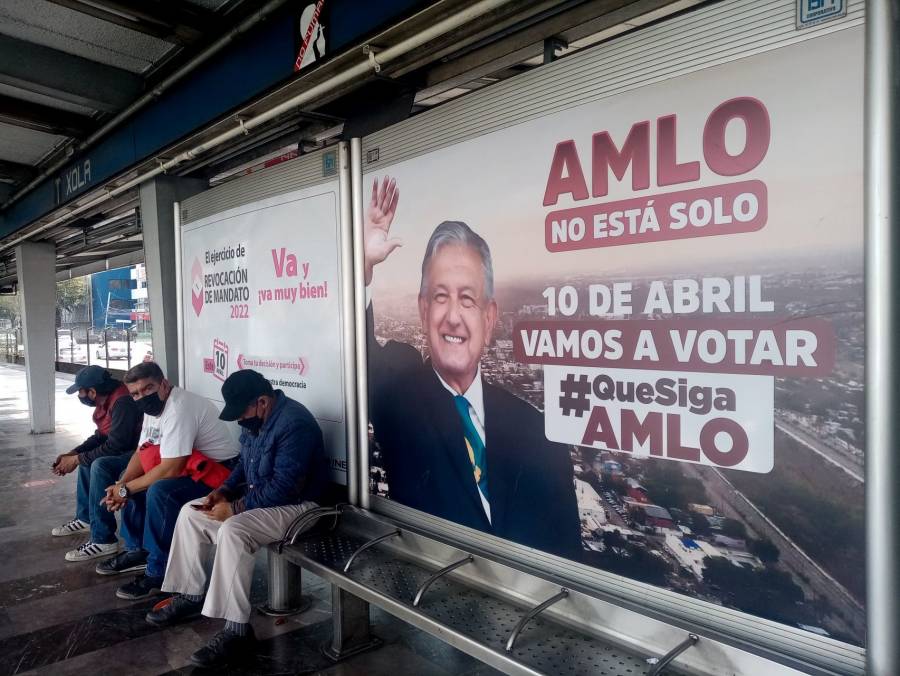 INE ordena retirar propaganda de AMLO en 30 estados