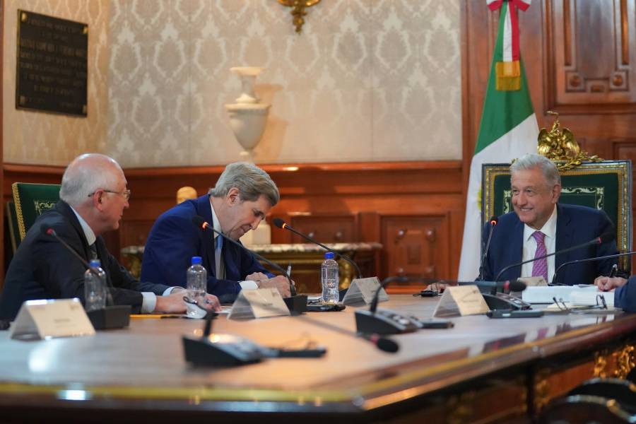 EU tiene inquietudes en reforma eléctrica de México: Ken Salazar