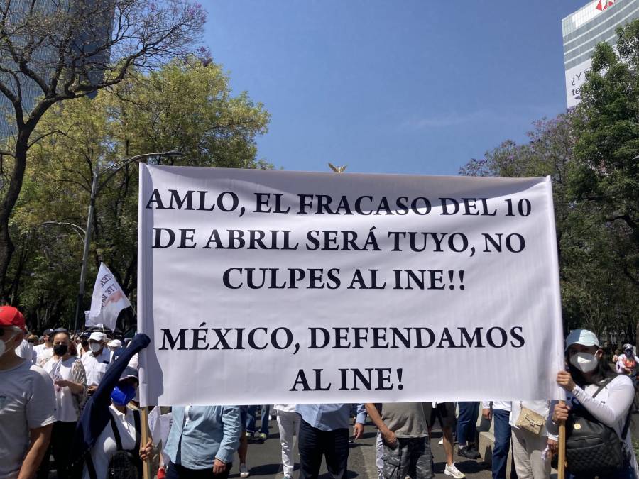 Oposición de AMLO realiza macha en contra en Revocación de Mandato