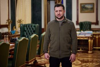 Zelenski acusa a Rusia de cometer un 