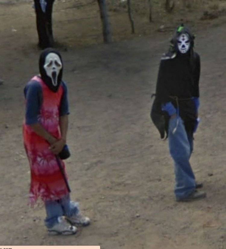 Sonora: Google Maps capta a misteriosos hombres con m&aacute;scaras en carretera