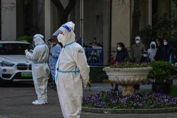 Shangh&aacute;i defiende pol&eacute;mica medida de separar padres de hijos con Covid-19