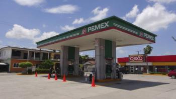 Hacienda frena gasolinazos y aplica estímulos a gasolinas en regiones fronterizas