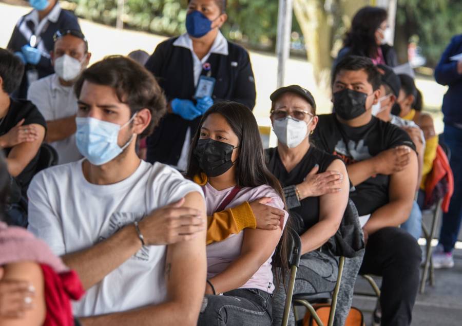 ¿Aún no te vacunas? ISSSTE dice que tienes todo abril para hacerlo